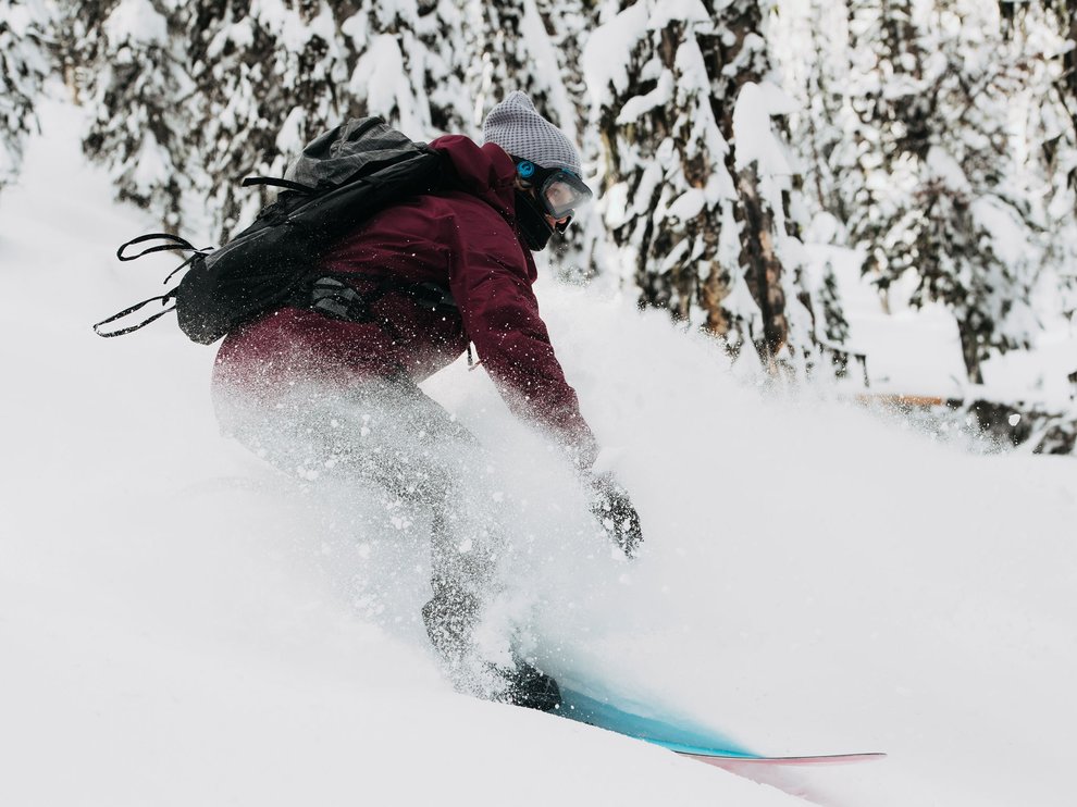 Powsurf : Tout Savoir sur le Snowboard sur Poudreuse | Burton.com