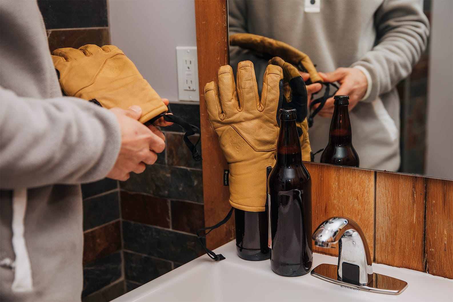 How to Clean and Care for Leather Gloves & Mittens | Burton Snowboards