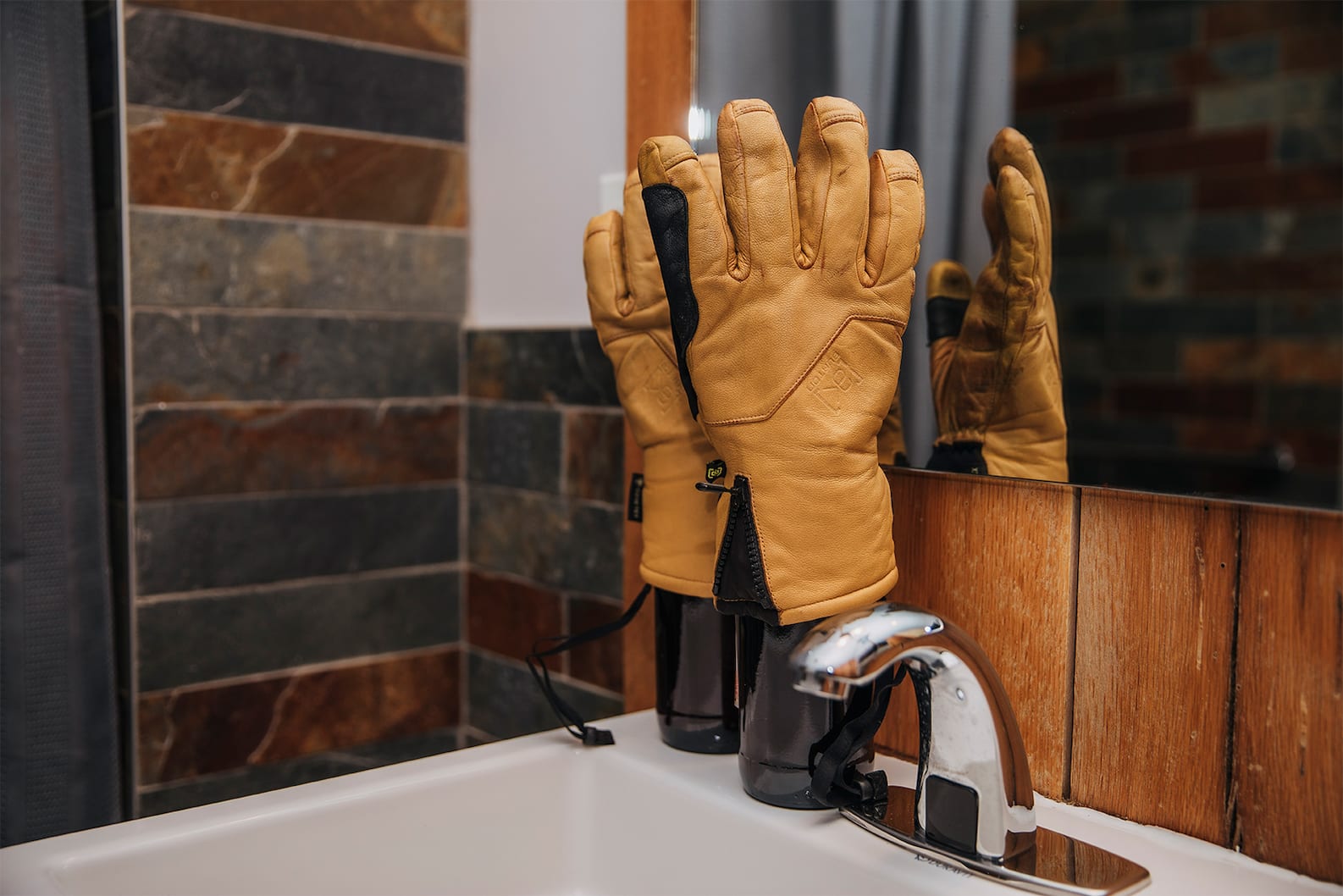 How to Clean and Care for Leather Gloves & Mittens | Burton Snowboards