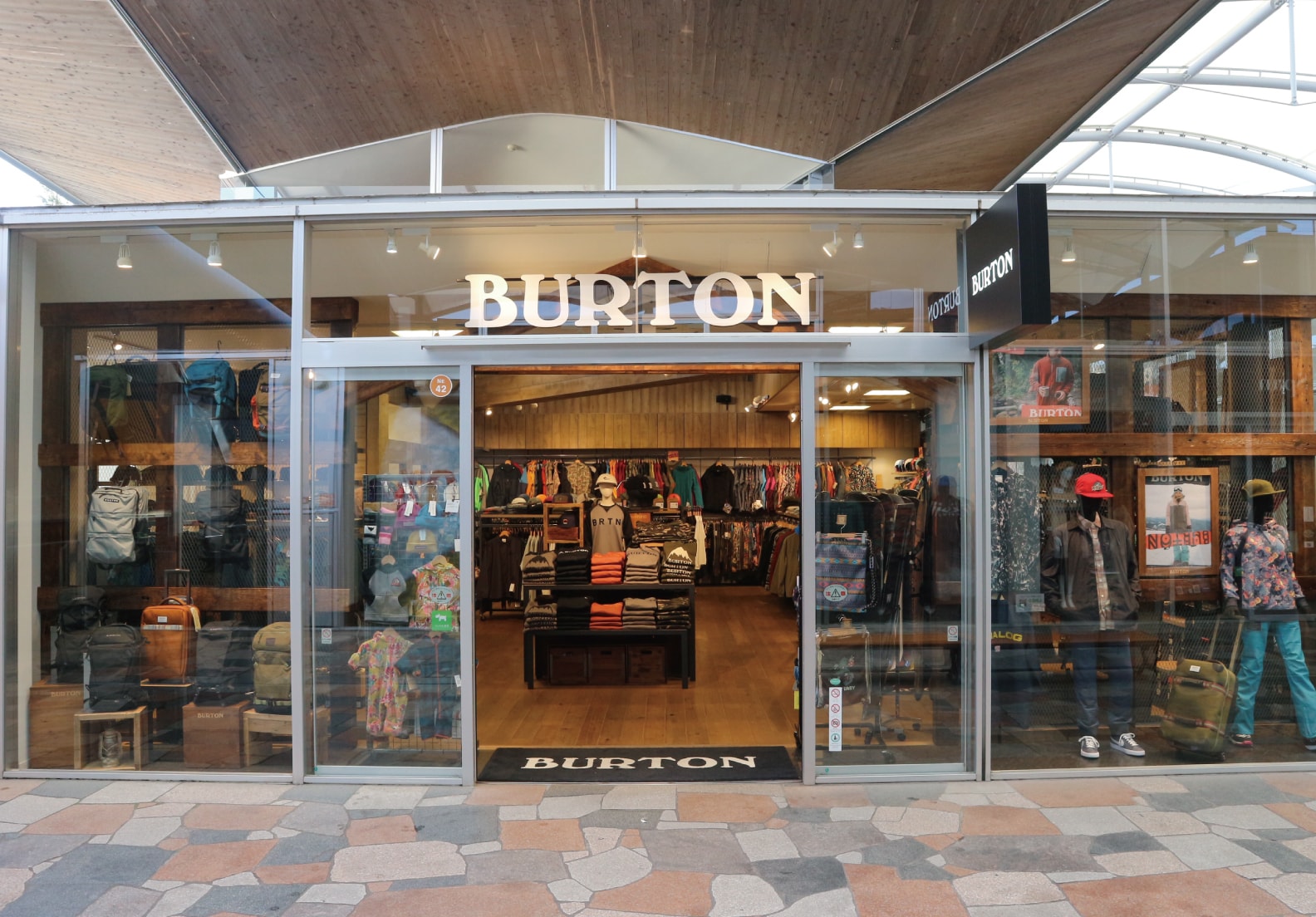 バートン公式通販】Burton Outlet Karuizawa(軽井沢/直営店) | BURTON JP