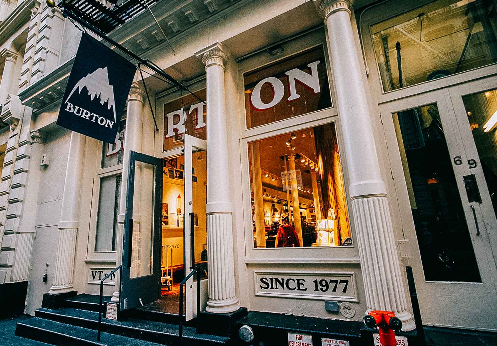 Burton New York City Flagship Store | Burton Snowboards RO