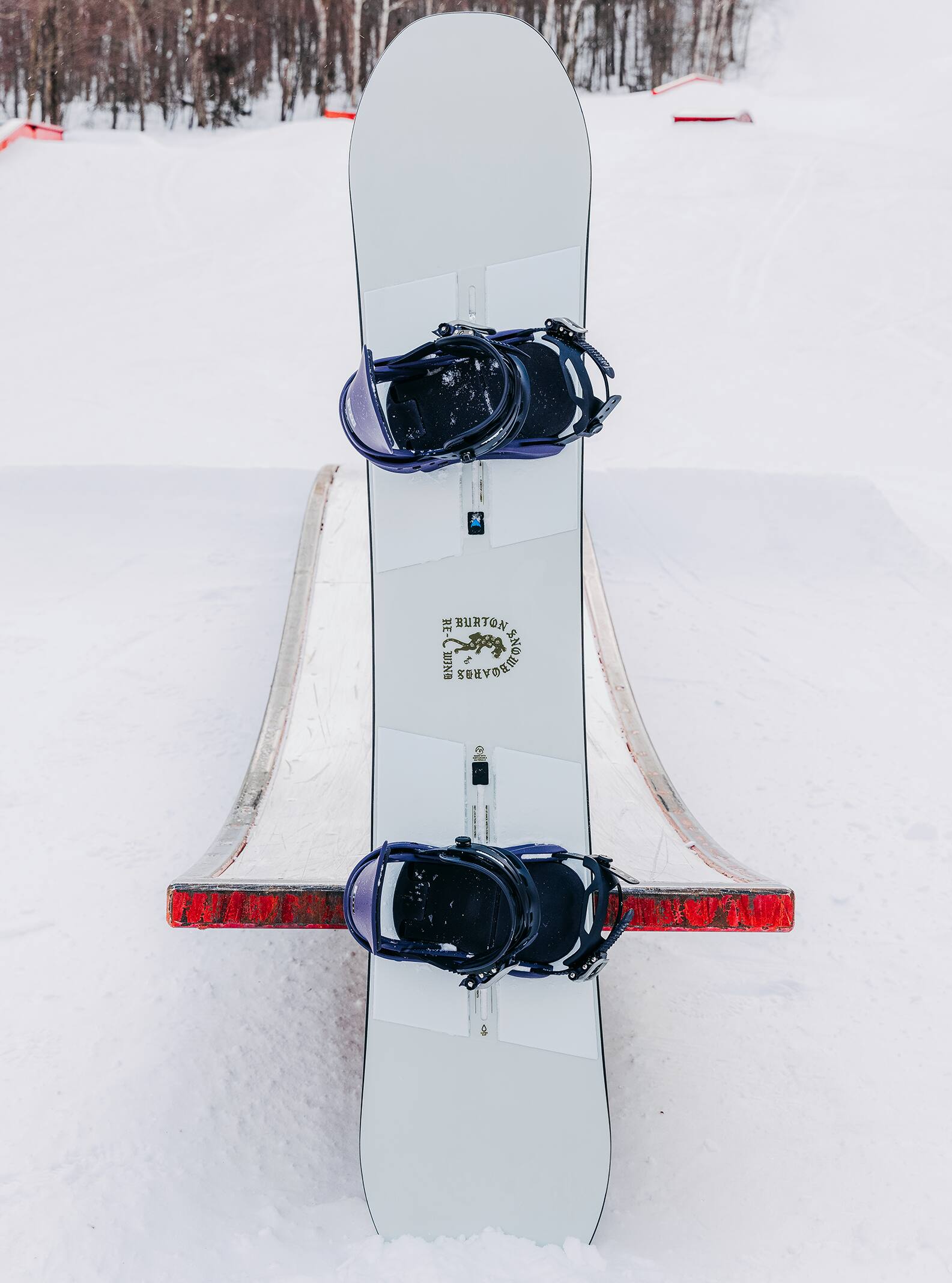 Women's Rewind Camber Snowboard | Burton.com Winter 2023 US